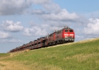 218 322 und 218 379 passieren am 28.07.2012 den Hindenburgdamm gen Sylt.