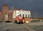 Dunkle Wolken ziehen am 23.12.06 auf, als 295 005 an der Rolandmühle vorbei fährt.