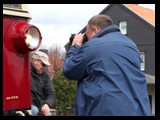 Malte muss noch schnell ein Detail festhalten und Martin quält sich aus dem Triebwagen